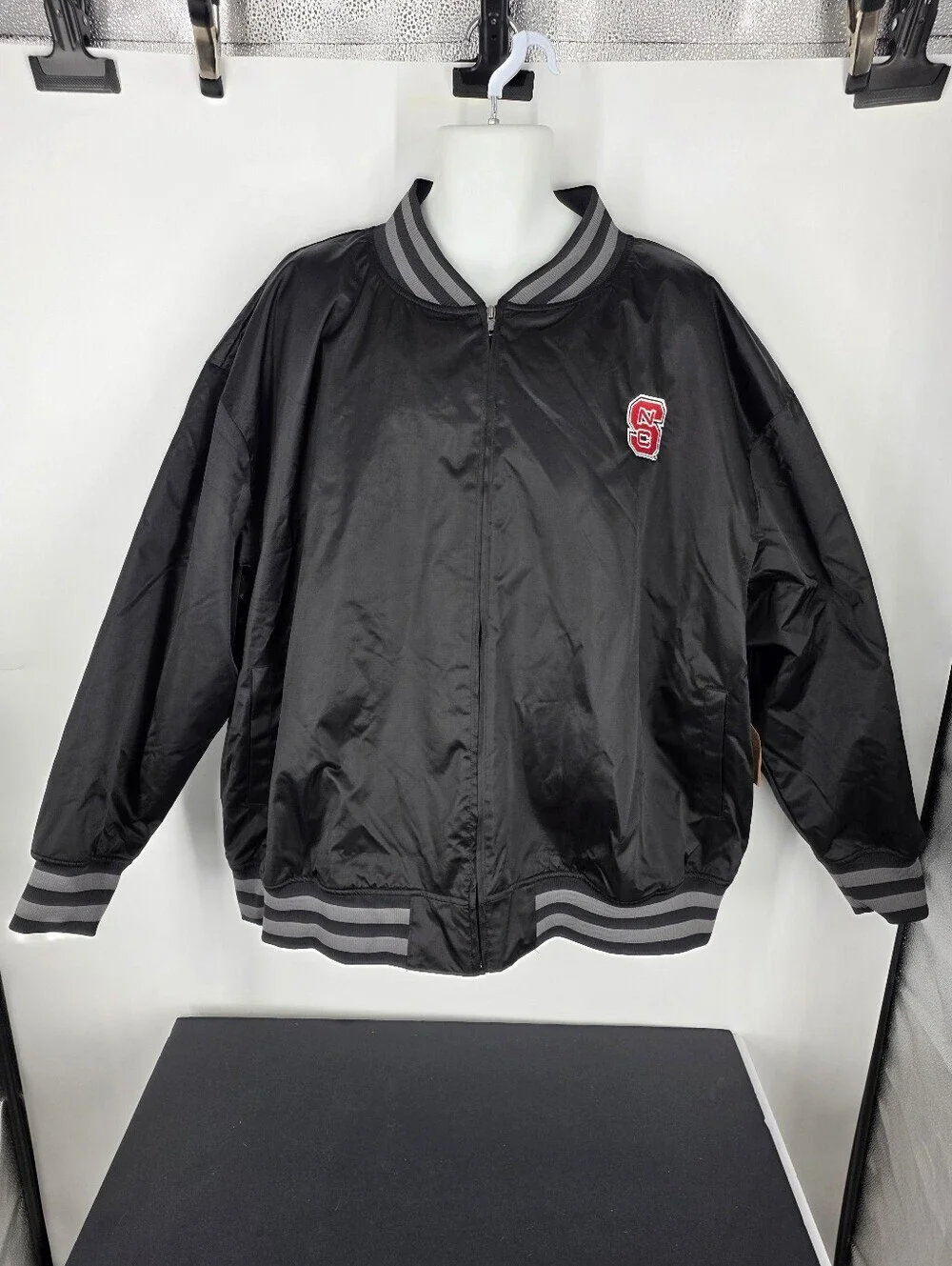 Rivalry Threads NC State Wolfpack Black Satin Bomber Jacket NWT 2XL